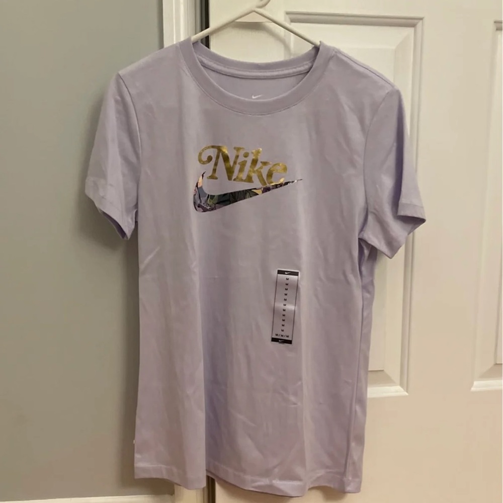 NWT Nike Tshirt